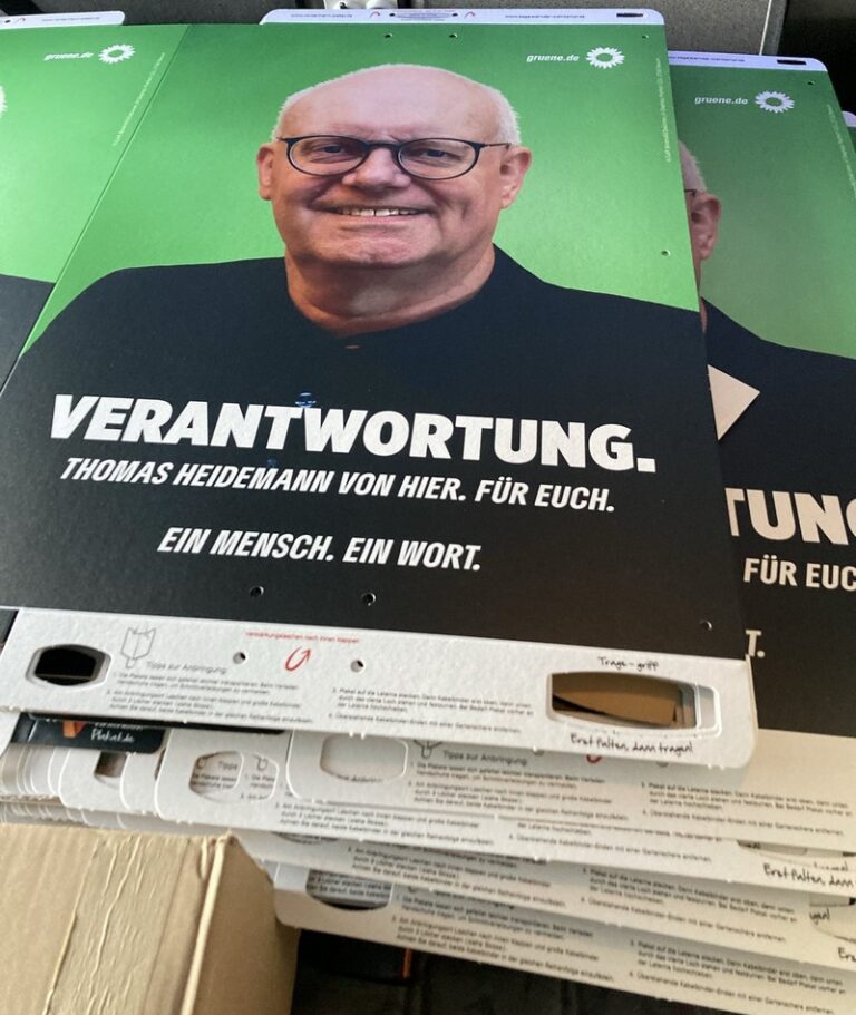 Die Plakate sind da.